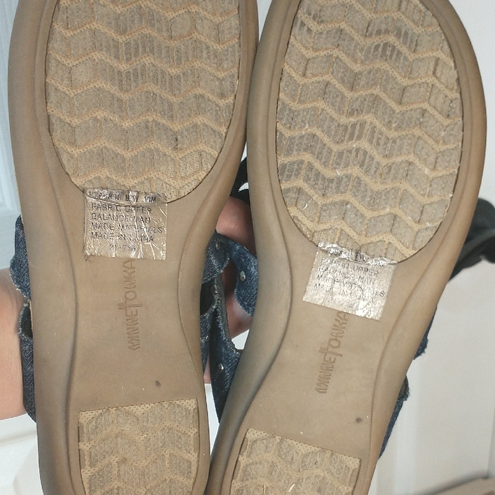 Minnetonka Denim Blue Sandals with Turquoise Details. SZ 10. Beautiful Condition - Picture 7 of 9
